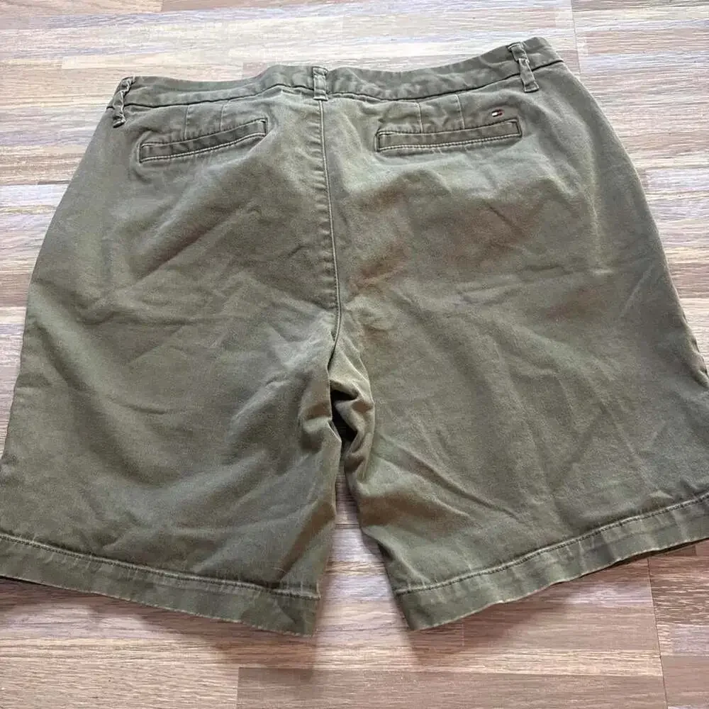 Tommy Hilfiger Women's Khaki and Green Shorts